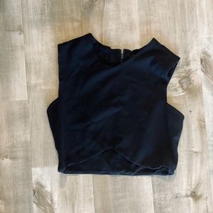 BLACK CROP TOP SIZE M